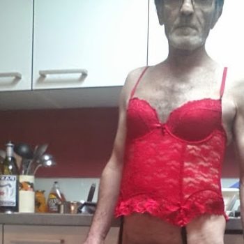 homme gay en lingerie féminine